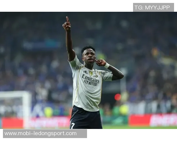 姆巴佩与维尼修斯温馨合影传递友谊力量永远支持彼此的信念