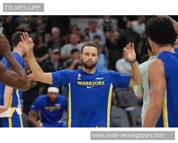 库里谈无球掩护的重要性以提升科尔进攻体系的效率与团队配合